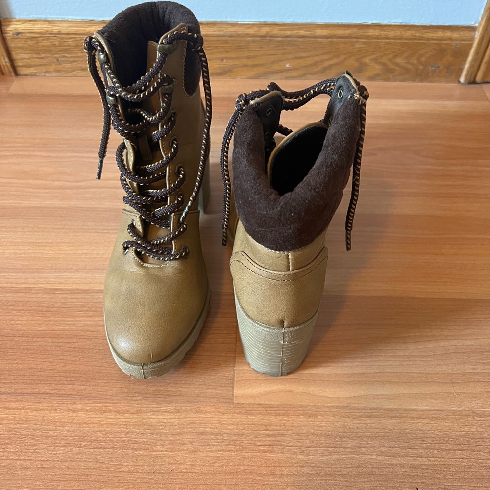 Lace up heeled boots